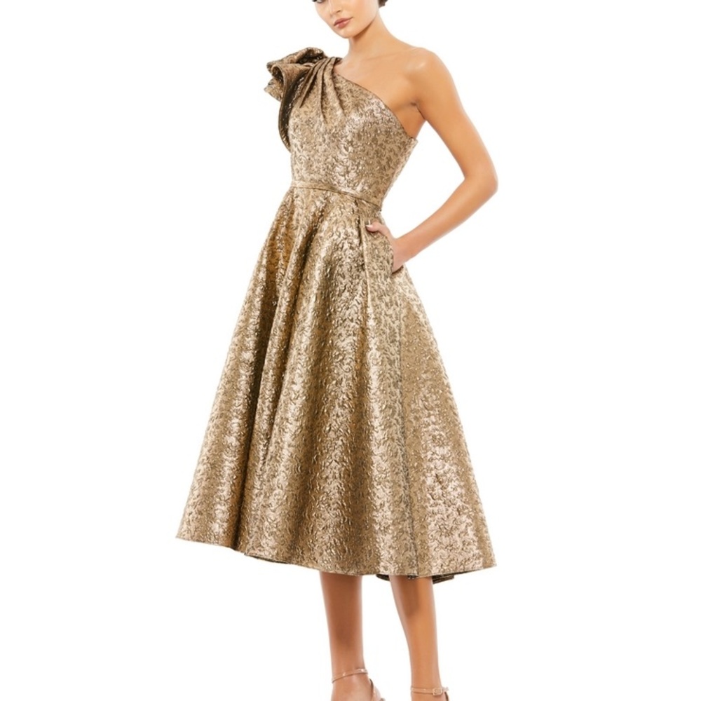 Mac Duggal Asymmetric Metallic Tea-Length Dress. Size 0 and 12